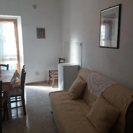 Le Tre Rose アパート